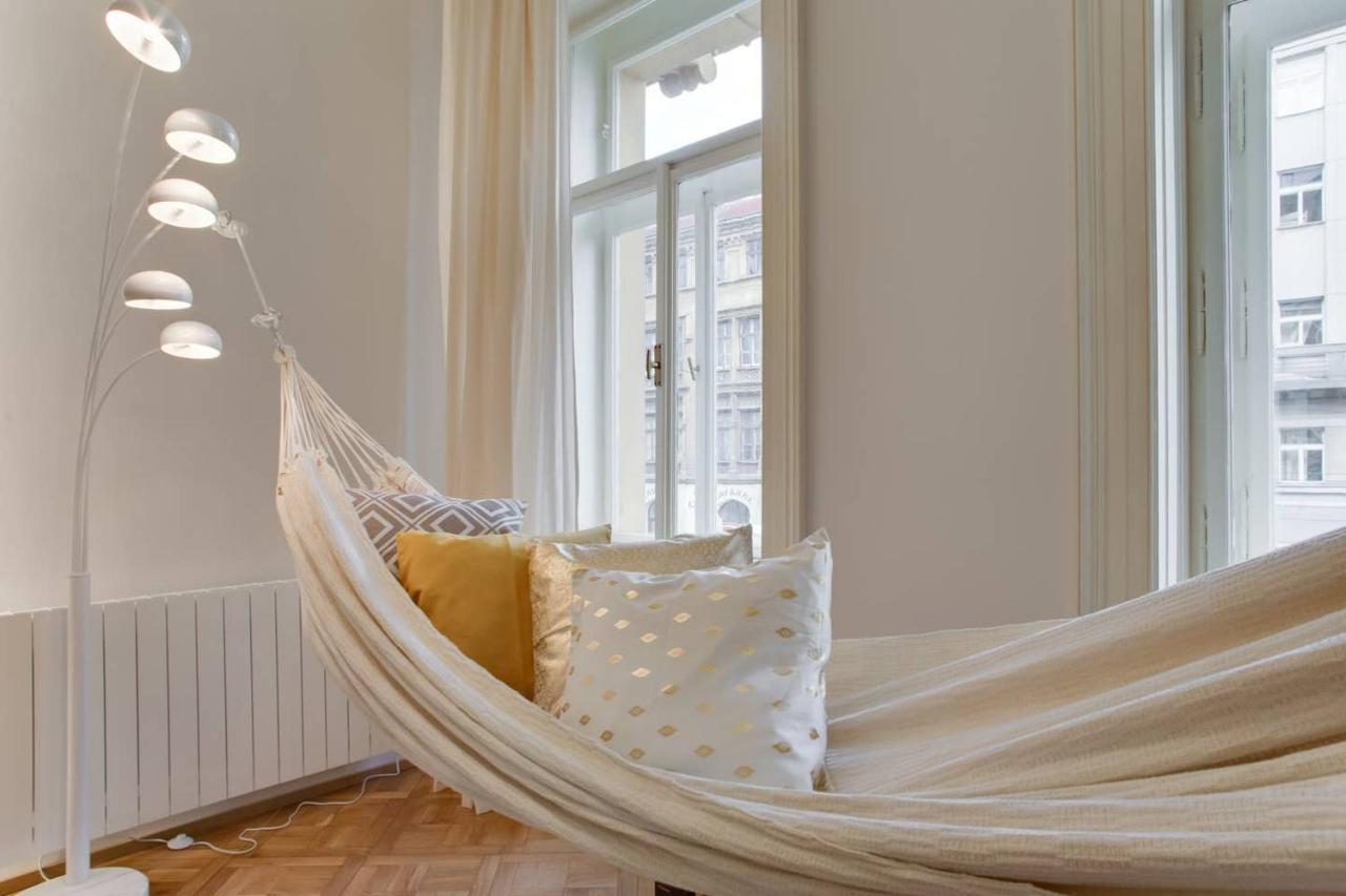 Bright Prague Na Porici Appartement Buitenkant foto